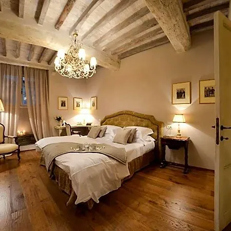 La Corte Di Ambra Bed & Breakfast 4*