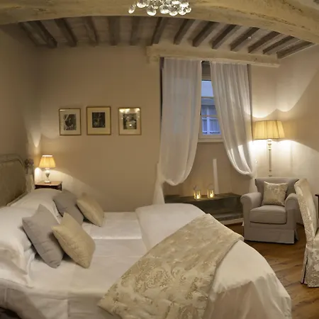 琥珀法院酒店 4* 哥尔顿