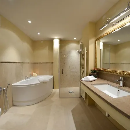 琥珀法院酒店 哥尔顿